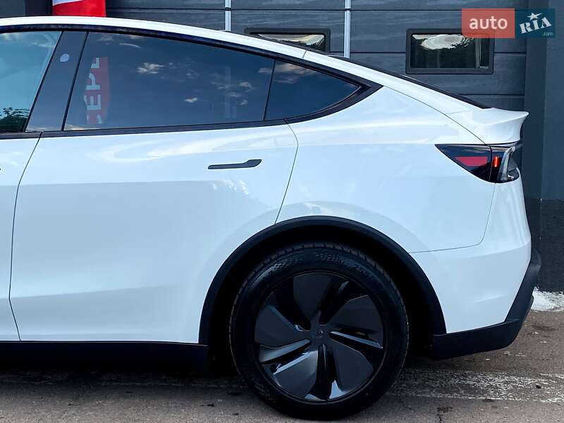 Внедорожник / Кроссовер Tesla Model Y 2025 в Киеве