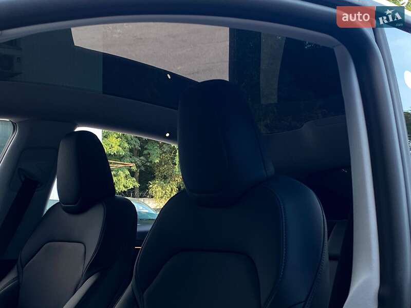 Внедорожник / Кроссовер Tesla Model Y 2025 в Киеве