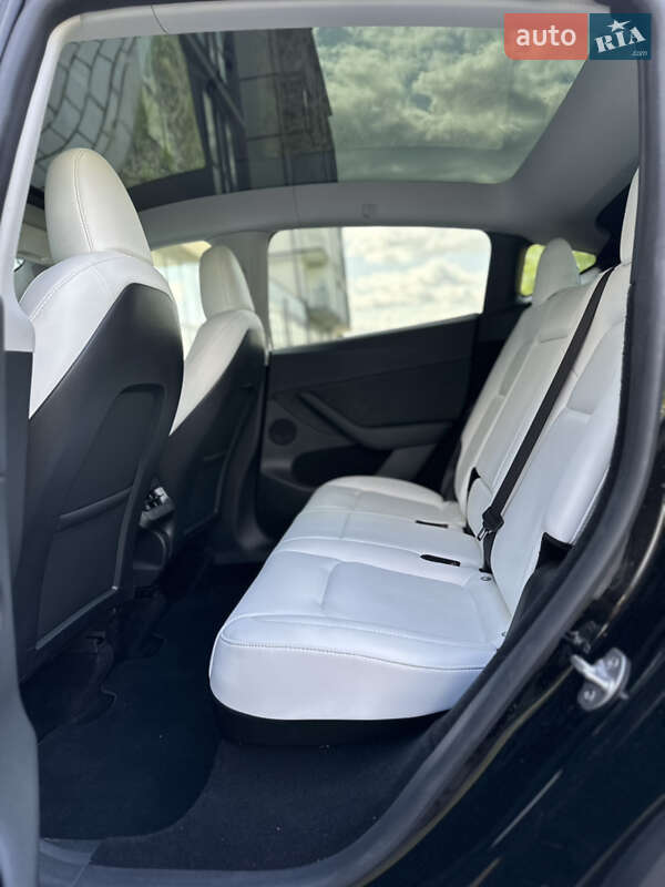 Внедорожник / Кроссовер Tesla Model Y 2023 в Ровно