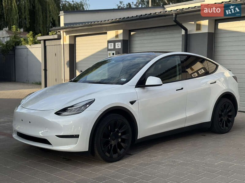 Tesla Model Y 2023