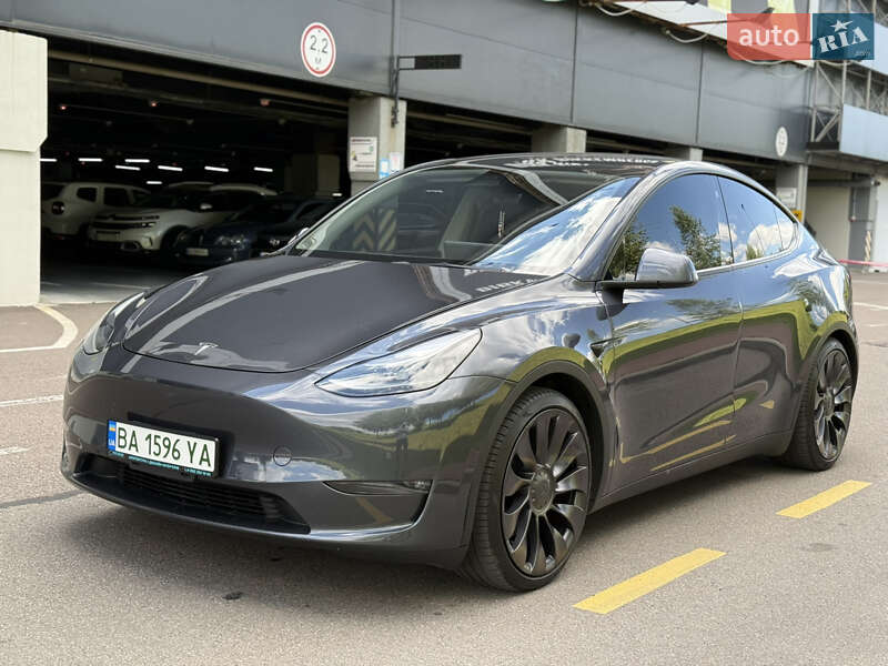 Внедорожник / Кроссовер Tesla Model Y 2021 в Киеве