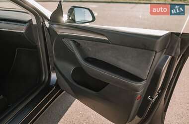 Внедорожник / Кроссовер Tesla Model Y 2024 в 