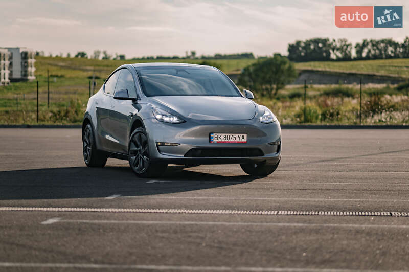 Позашляховик / Кросовер Tesla Model Y 2024 в Рівному