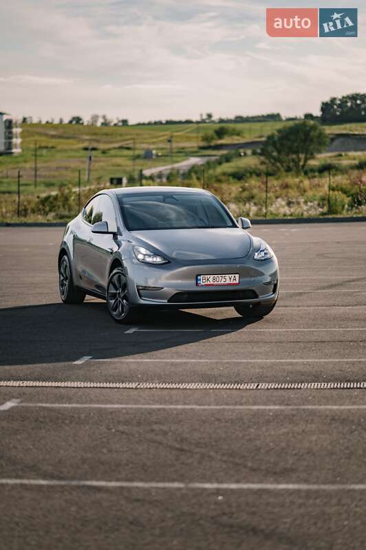 Позашляховик / Кросовер Tesla Model Y 2024 в Рівному
