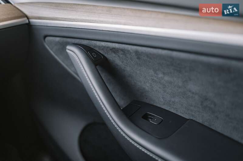 Позашляховик / Кросовер Tesla Model Y 2024 в Рівному фото 77 Позашляховик / Кросовер Tesla Model Y 2024 в Рівному