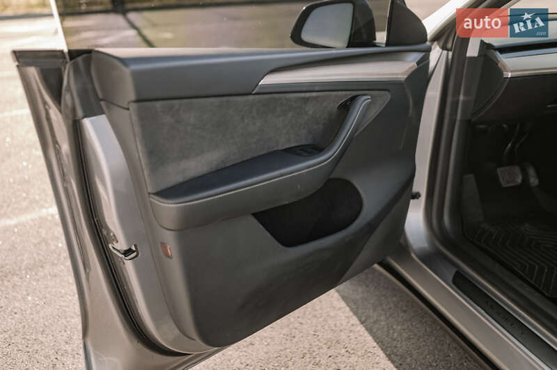 Позашляховик / Кросовер Tesla Model Y 2024 в Рівному фото 80 Позашляховик / Кросовер Tesla Model Y 2024 в Рівному