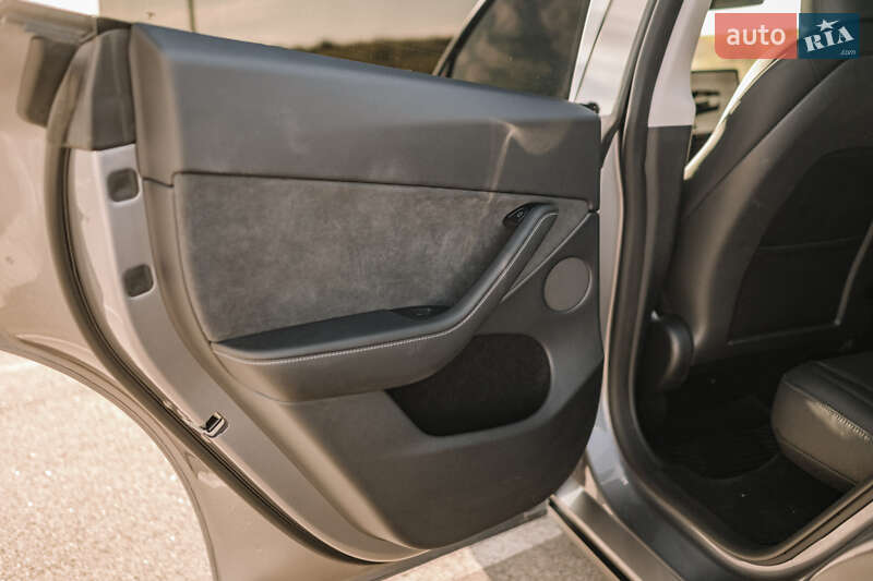 Позашляховик / Кросовер Tesla Model Y 2024 в Рівному