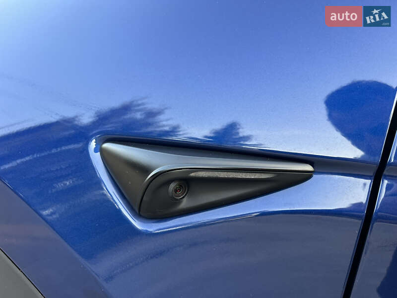 Внедорожник / Кроссовер Tesla Model Y 2024 в Тернополе