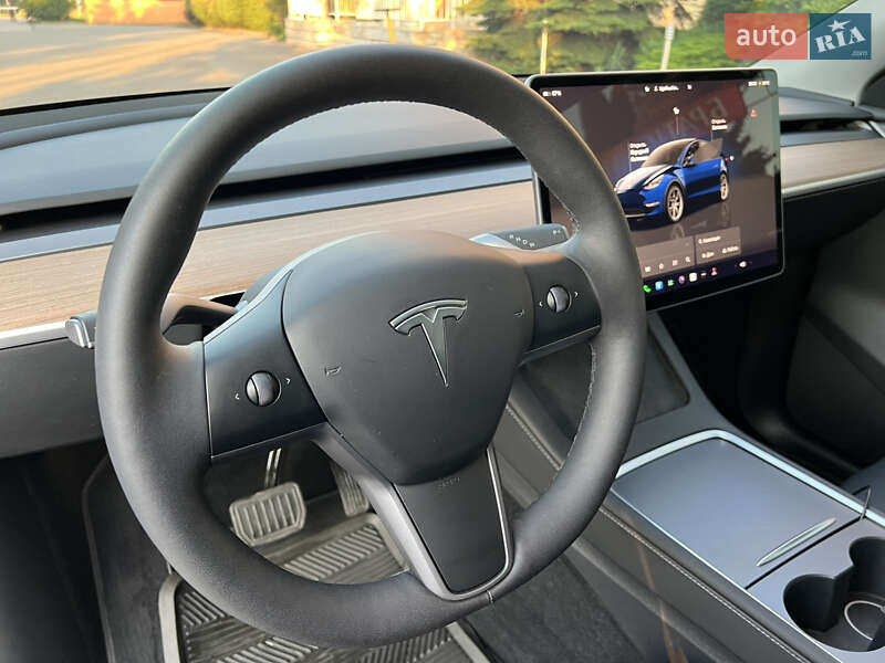 Внедорожник / Кроссовер Tesla Model Y 2024 в Тернополе