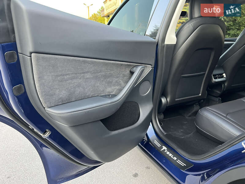 Внедорожник / Кроссовер Tesla Model Y 2024 в Тернополе