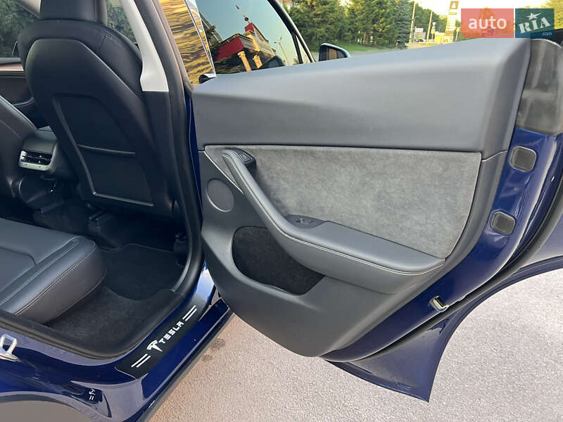 Внедорожник / Кроссовер Tesla Model Y 2024 в Тернополе