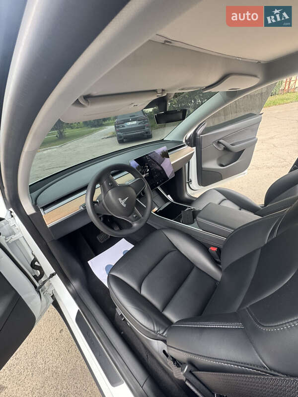 Позашляховик / Кросовер Tesla Model Y 2021 в Рівному
