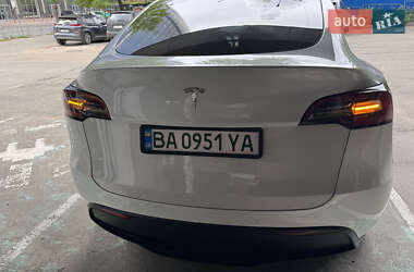 Внедорожник / Кроссовер Tesla Model Y 2021 в 