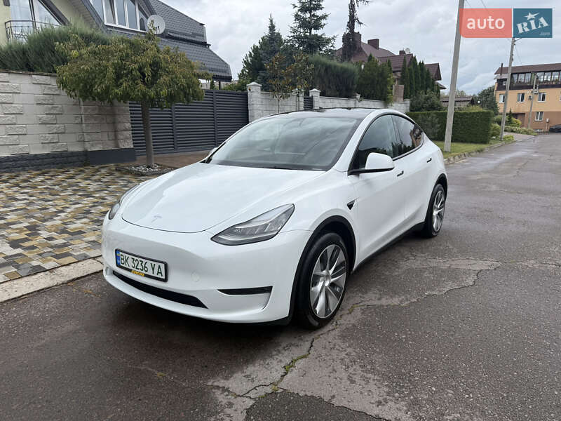 Tesla Model Y 2023