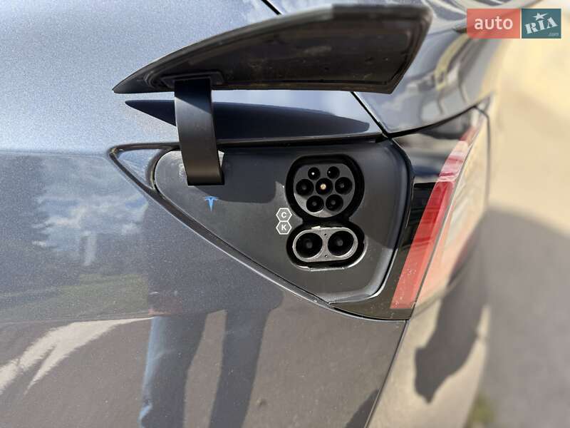 Позашляховик / Кросовер Tesla Model Y 2023 в Києві фото 28 Позашляховик / Кросовер Tesla Model Y 2023 в Києві