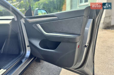Позашляховик / Кросовер Tesla Model Y 2024 в 