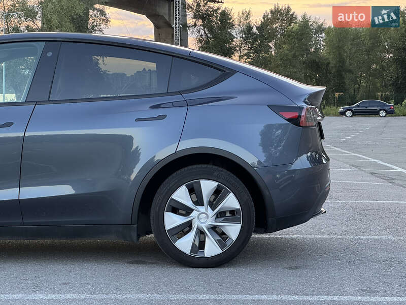 Внедорожник / Кроссовер Tesla Model Y 2023 в Киеве