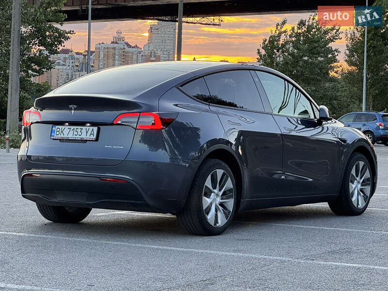 Внедорожник / Кроссовер Tesla Model Y 2023 в Киеве
