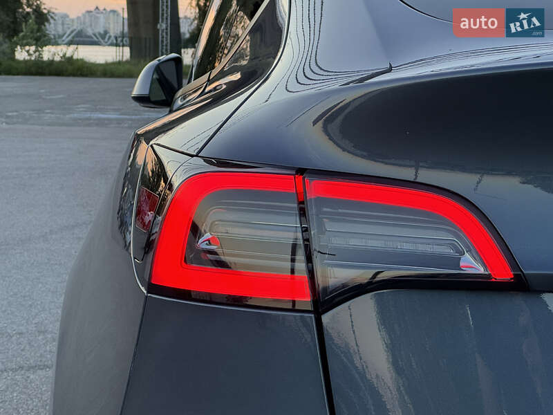 Внедорожник / Кроссовер Tesla Model Y 2023 в Киеве