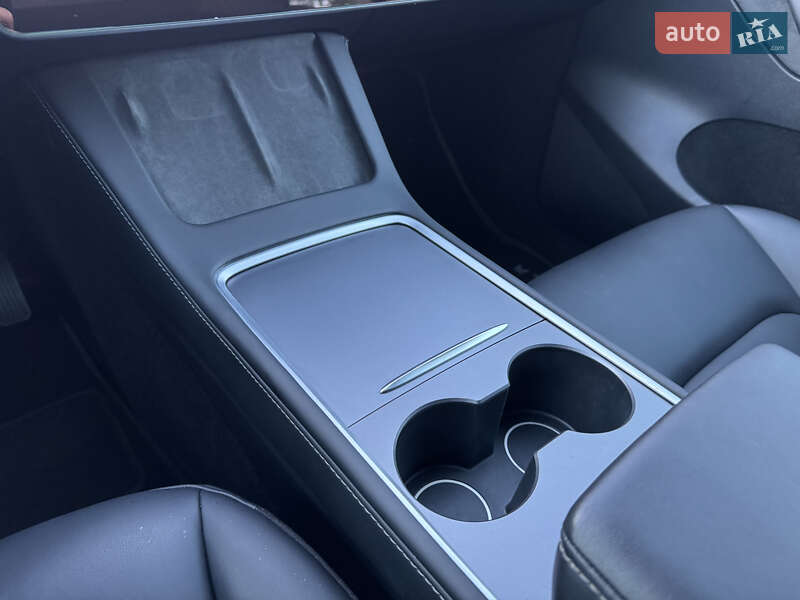 Внедорожник / Кроссовер Tesla Model Y 2023 в Киеве