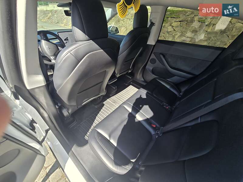 Внедорожник / Кроссовер Tesla Model Y 2021 в Ужгороде