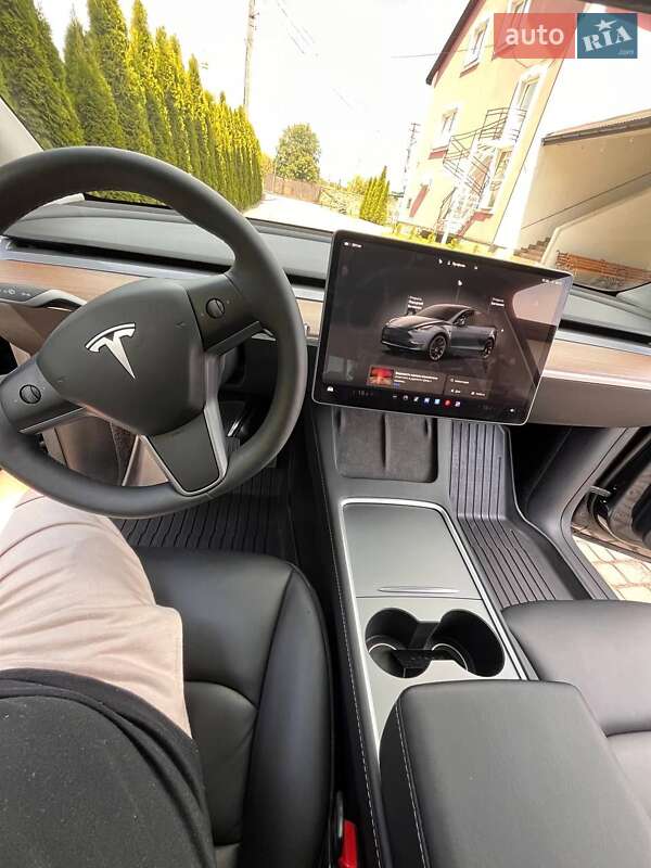 Внедорожник / Кроссовер Tesla Model Y 2024 в Львове