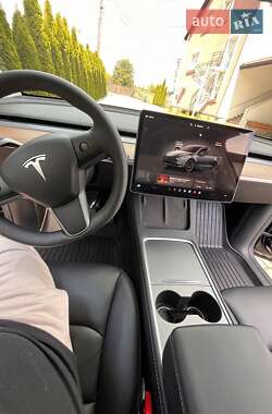 Внедорожник / Кроссовер Tesla Model Y 2024 в 