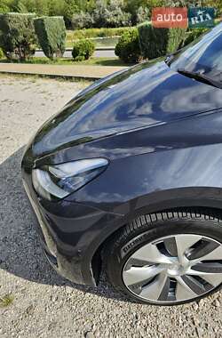 Позашляховик / Кросовер Tesla Model Y 2021 в 