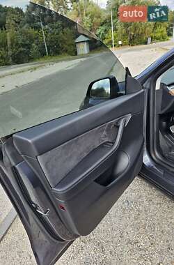 Позашляховик / Кросовер Tesla Model Y 2021 в 