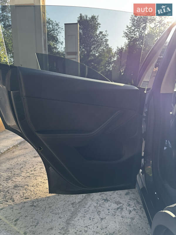 Внедорожник / Кроссовер Tesla Model Y 2022 в Днепре