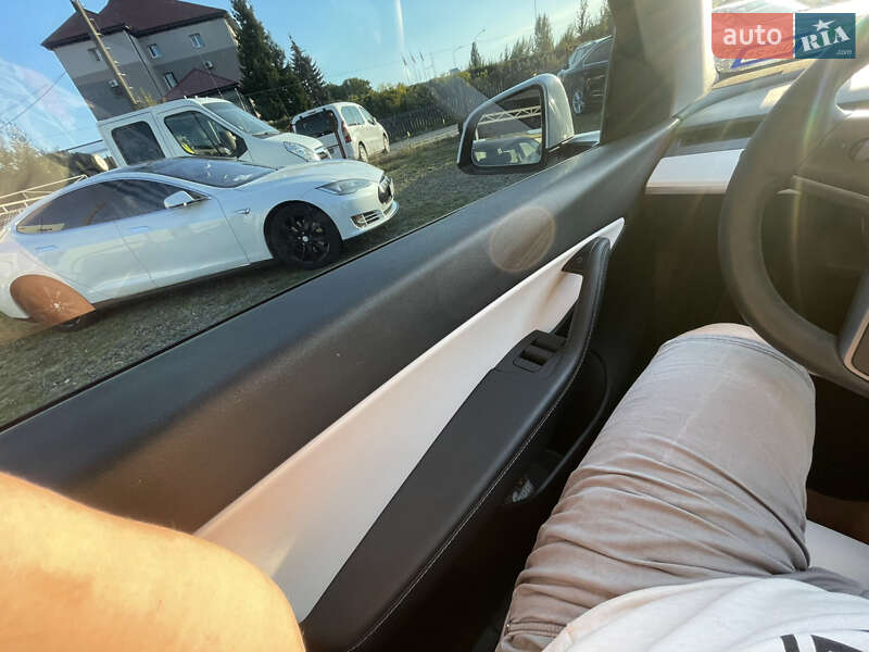 Позашляховик / Кросовер Tesla Model Y 2021 в Луцьку