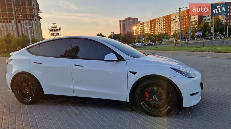 Позашляховик / Кросовер Tesla Model Y 2022 в 