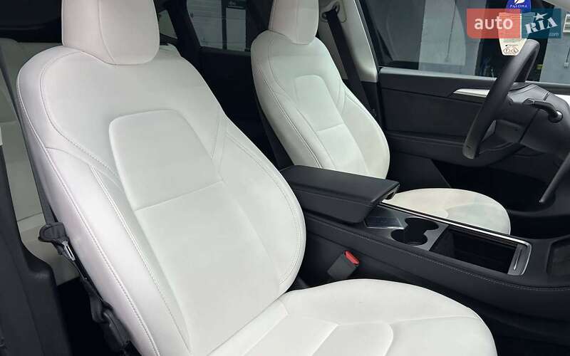 Внедорожник / Кроссовер Tesla Model Y 2023 в Черновцах