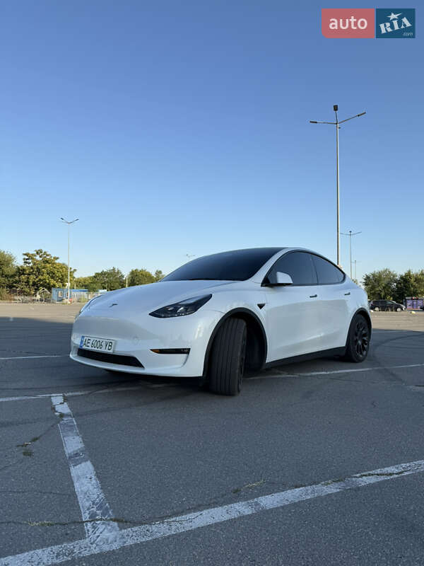Tesla Model Y 2023