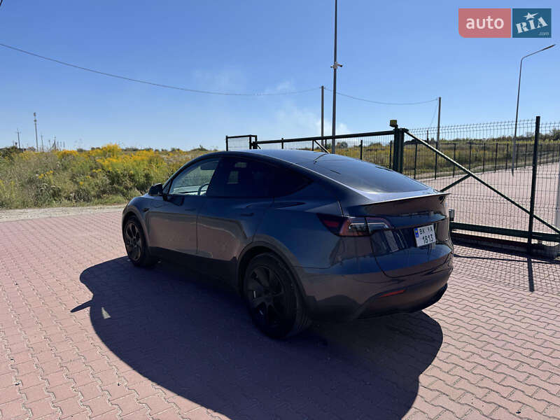 Внедорожник / Кроссовер Tesla Model Y 2022 в Ровно