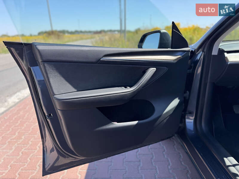 Внедорожник / Кроссовер Tesla Model Y 2022 в Ровно