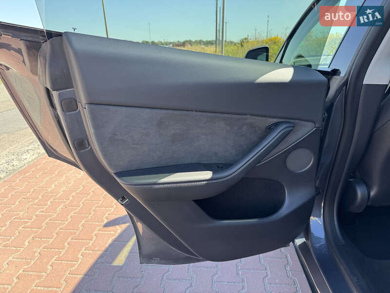 Внедорожник / Кроссовер Tesla Model Y 2022 в Ровно