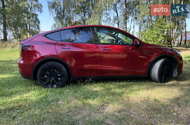 Позашляховик / Кросовер Tesla Model Y 2024 в 