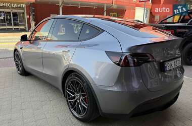 Позашляховик / Кросовер Tesla Model Y 2023 в 