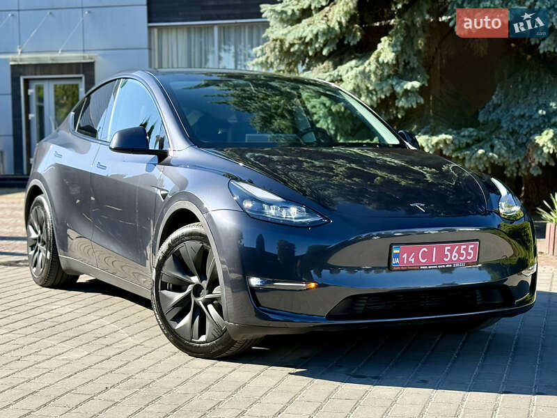 Tesla Model Y 2024