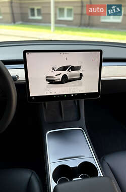 Позашляховик / Кросовер Tesla Model Y 2024 в 