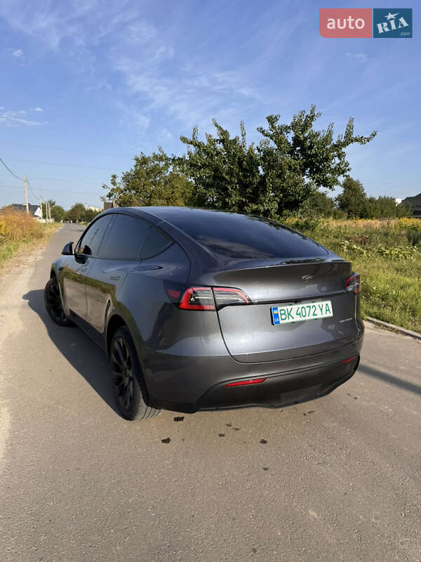 Позашляховик / Кросовер Tesla Model Y 2023 в Рівному