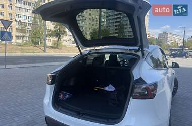 Внедорожник / Кроссовер Tesla Model Y 2021 в 