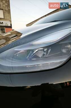 Позашляховик / Кросовер Tesla Model Y 2023 в 