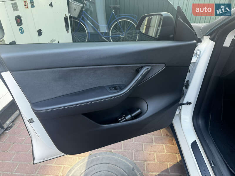 Позашляховик / Кросовер Tesla Model Y 2021 в Рівному