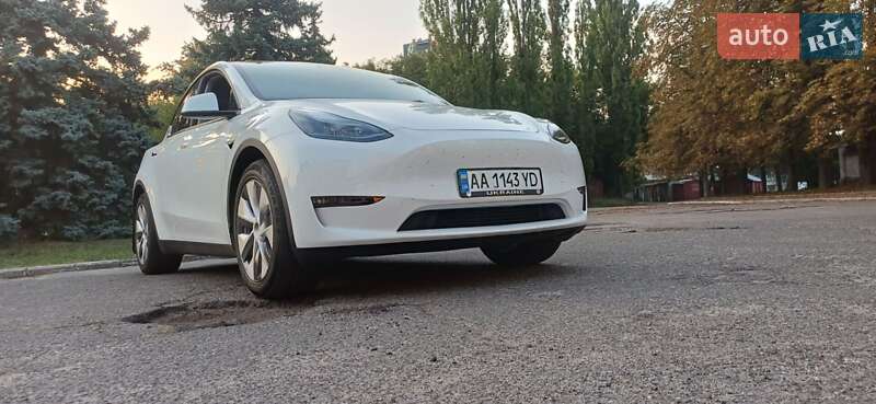 Позашляховик / Кросовер Tesla Model Y 2023 в Києві
