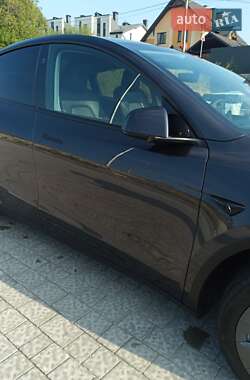 Позашляховик / Кросовер Tesla Model Y 2024 в 