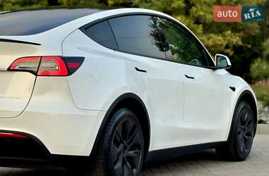 Внедорожник / Кроссовер Tesla Model Y 2024 в 