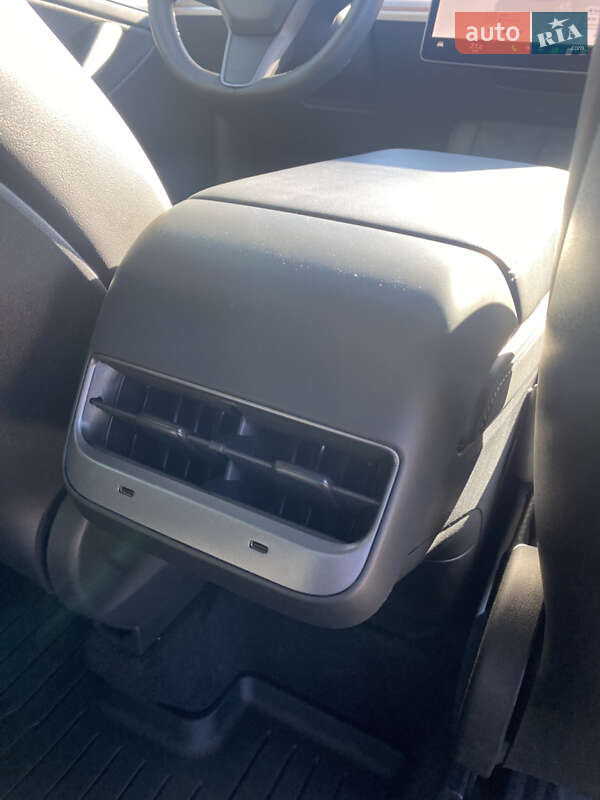 Внедорожник / Кроссовер Tesla Model Y 2023 в Киеве фото 37 Внедорожник / Кроссовер Tesla Model Y 2023 в Киеве