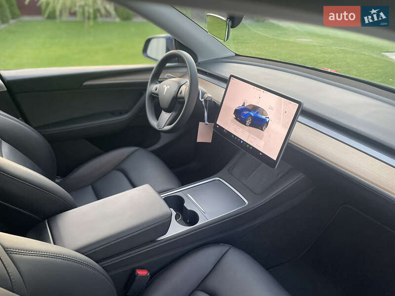 Tesla Model Y 2023